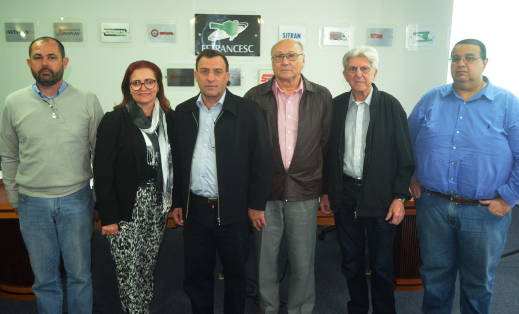 Sr. Irineu (4º da esquerda para a direita) e membros do Conselho Superior da Fetrancesc (Foto: Heloiza Abreu/Fetrancesc)