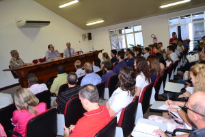 Auditório lotado na palestra do procurador do Trabalho Guilherme Kirtschig (centro)