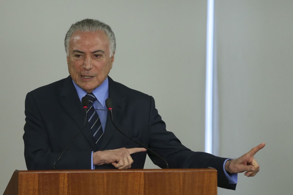 O presidente Michel Temer assina medida provisória de modernização do Marco Legal do Setor de Saneamento Básico.