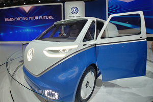 A Volkswagen apresentou o ID Bus, cujo design foi inspirado na clássica Kombi. Também elétrico, ele seria utilizado somente para o transporte de cargas. 